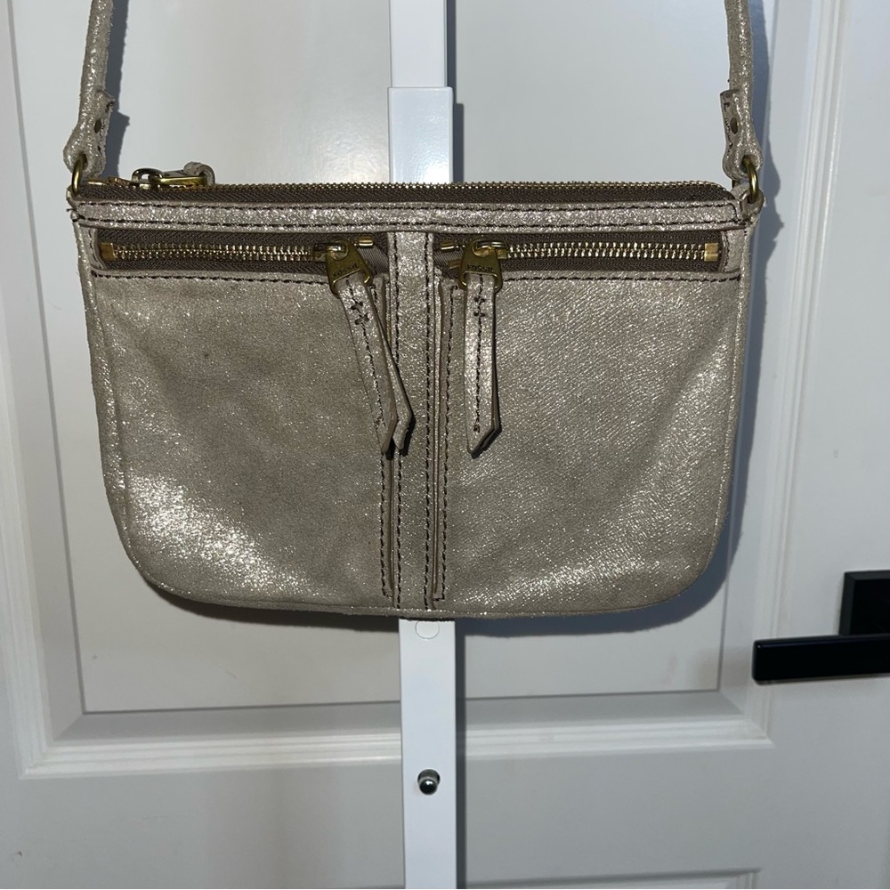 Fossil Metallic Gold Leather Crossbody Double Zip Small Purse Non-Adjustable